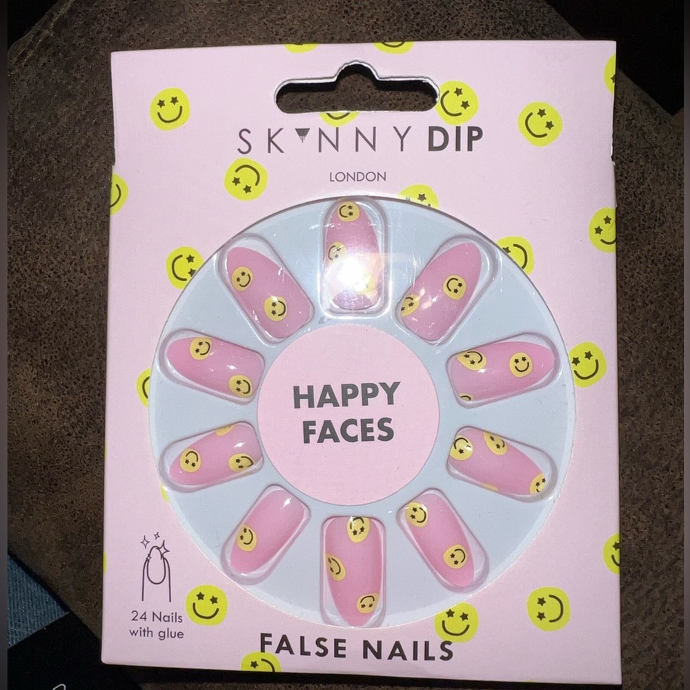 Skinny dip press on smiley face nails